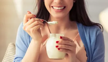 Descubren un extraño beneficio del yogurt para la salud mental