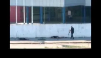 FUERTE VIDEO: Dos policías matan a quemarropa a dos alegados bandidos 