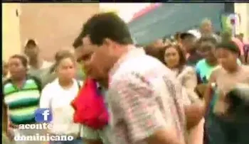 Atrapan ladrón y lo golpean mientras Danilo Medina inauguraba escuela (VIDEO)
