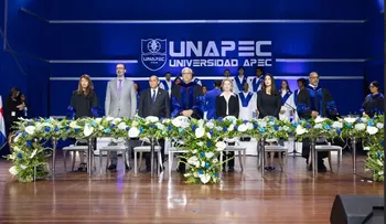 Santos Badía impulsa transformación educativa en UNAPEC