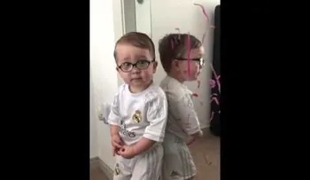 El sensacional VIDEO del  niño que culpa a Batman de su travesura 