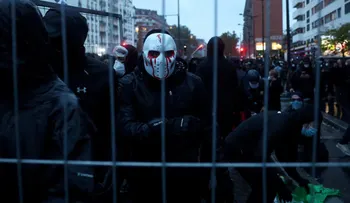 Francia despliega 70.000 efectivos y cierra más de 40 estaciones de metro ante el tercer sábado de protestas marcado por Halloween