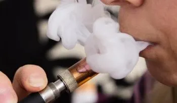 Pierde ocho dientes al explotarle cigarrillo electrónico