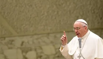 El papa recibirá a Raúl Castro el domingo 