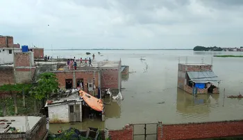 Al menos 53 muertos y millones de afectados por inundaciones en la India
