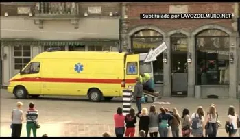 Algo inimaginable ocurre al ser pulsado un botón en medio de la ciudad (Video)