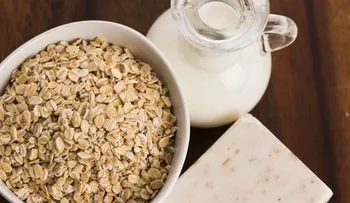 Conoce esta mascarilla antiacné con avena y leche