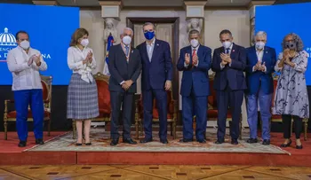 Abinader afirma administración pública es piedra angular de la calidad democrática del país