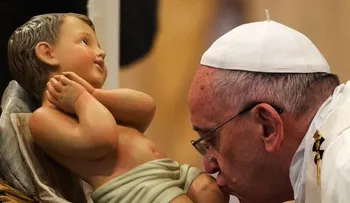 Papa Francisco reza por la paz mundial