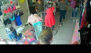 Presta atención: una técnica ingeniosa de robo para que no te pase lo mismo (VIDEO)