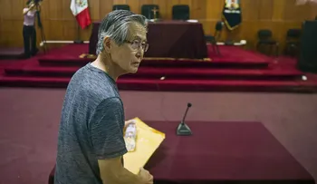 Trasladan de emergencia a una clínica al expresidente de Perú Alberto Fujimori
