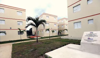 Danilo Medina entrega 128 apartamentos a familias pobres de Monción y Mao