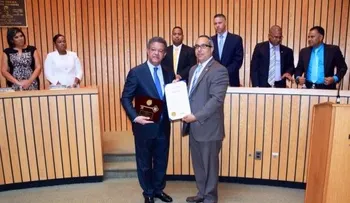 Alcaldía de Passaic entrega llaves de la ciudad a Leonel Fernández