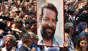 Roma da su último adiós a Bud Spencer entre aplausos, sonrisas y música