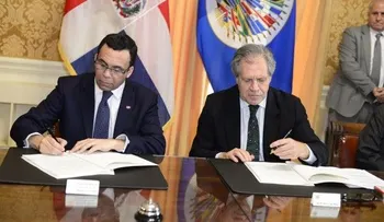 Navarro y Almagro firman convenio para celebrar en RD Asamblea de la OEA