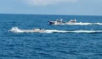 Armada de Colombia decomisa una tonelada de cocaína en un semisumergible