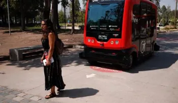 Primer vehículo sin conductor en América Latina, la nueva atracción en Chile