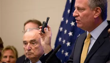NY planea colocar cámaras corporales en sus 23.000 agentes 