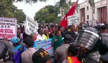 Trabajadores solicitan reposición de controladores aéreos