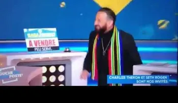 El beso que incomodó a la actriz Charlize Theron y que se llevó aplausos en las redes