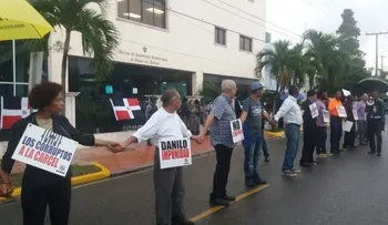 Realizan cadena humana en la UASD en demanda de que le aumenten presupuesto
