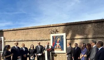 Abinader reza un Padre Nuestro en el Vaticano por la salud del papa León XIV