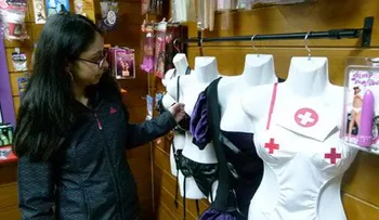 Encuentran dueño de SexShop muerto dentro de su tienda