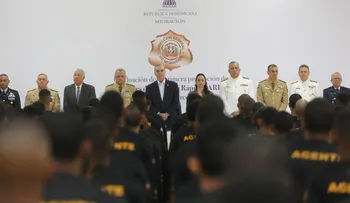 Abinader encabeza graduación 160 agentes DGM y entrega 60 vehículos para operativos