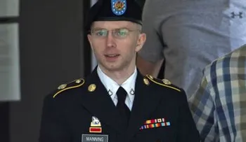 Madre de Manning dice que su hijo es supermán