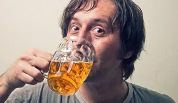 Una cerveza chica al día preservaría el colesterol bueno