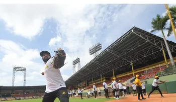 Águilas arrancan entrenamiento con 35 jugadores en busca de la corona 23