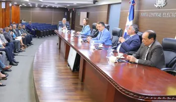 JCE presenta proyecto nueva cédula a otras organizaciones políticas