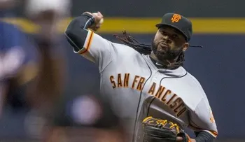 Cueto domina en debut; Casilla salva y Bautista da triple