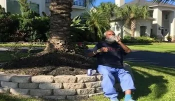 Tiene 6 meses viviendo en el patio de su casa, tras pelearse con su esposa 