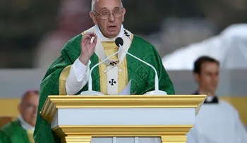 Cientos de miles asisten a misa del papa Francisco