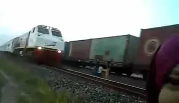 Se disponía a hacerse una selfie y terminó grabando cómo un tren arrollaba a un niño