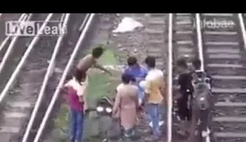 Quiso treparse a un tren en movimiento y perdió una pierna