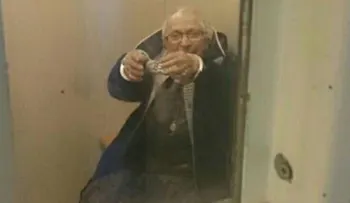 Arrestan a mujer de 99 años para cumplir una de las cosas que quería hacer antes de morir