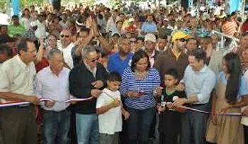 UERS lleva luz a la comunidad Tabara Abajo de Azua