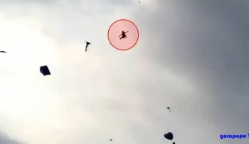 Niño de 5 años muere al ser elevado por un cometa (Video)