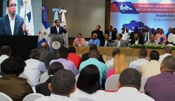Andrés Navarro se reúne con directivos de ADP de Santiago y Puerto Plata