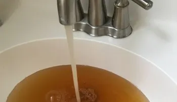 Las llaves de sus casas tenían alcohol en lugar de agua
