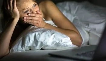 Lo que le faltaba a la mujer: ¡hoteles para llorar!
