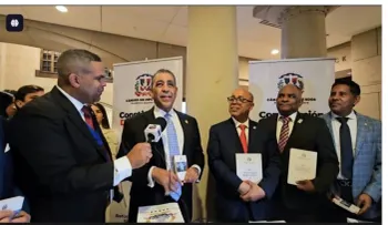 Espaillat felicita a Pacheco por presentar nueva Constitución dominicana en el Capitolio