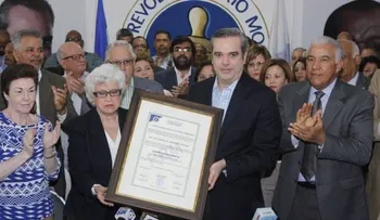 Abinader recibe certificado de elección como candidato presidencial del PRM