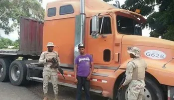 Cesfront ocupa una patana con contrabando de ron haitiano