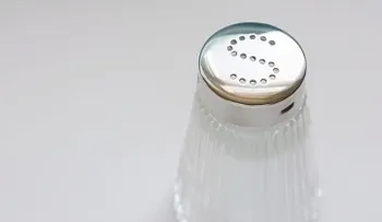 La OMS dice reducir consumo de sal es tan importante como dejar de fumar