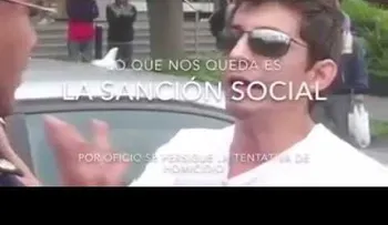 Atropella a un ciclista con su coche, golpea a un Policía y se da a la fuga arrastrando la bicicleta
