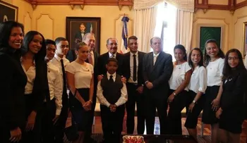 Danilo recibe a alumnos dominicanos meritorios de NY, les expresa orgullo