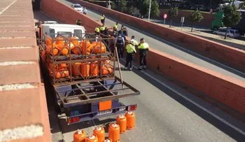 Tras una noche de fiesta, un sueco roba un camión y causa caos en Barcelona